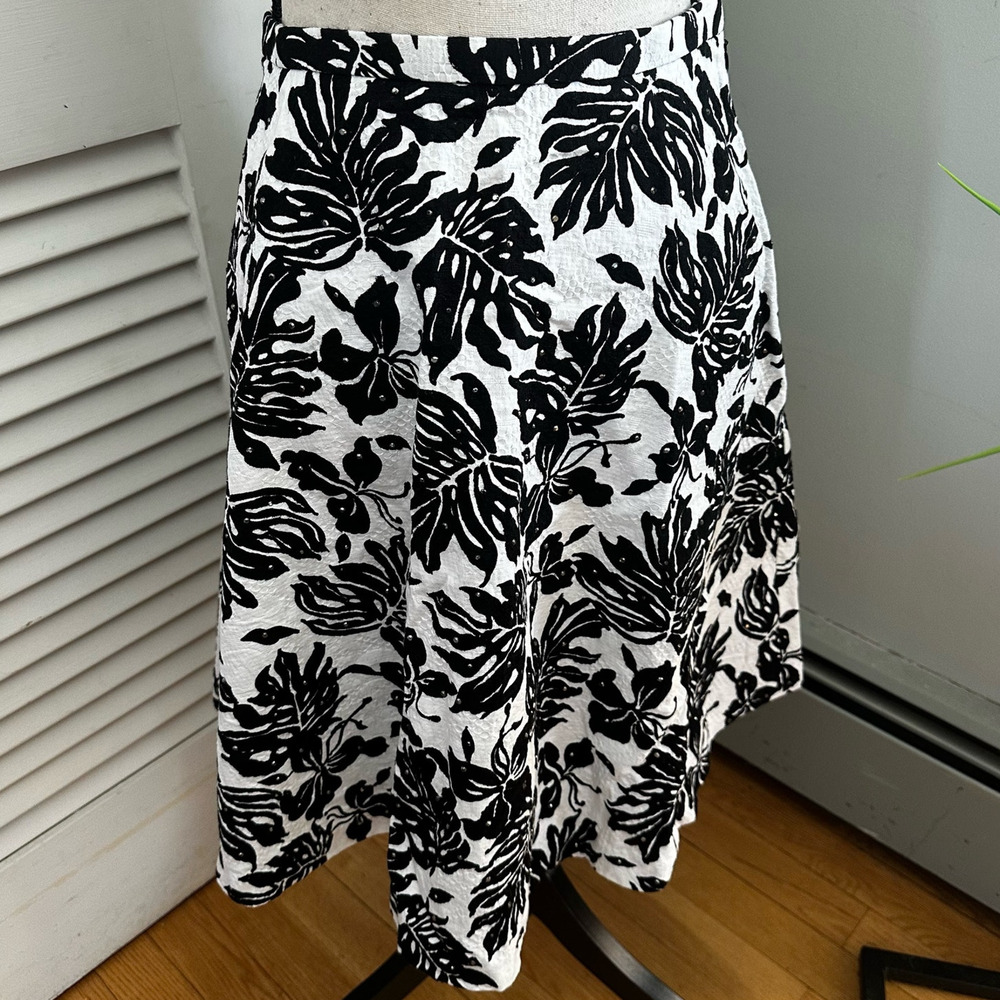 Lafayette 148 Skirt Womens 8P Black White Floral A-Line Dainty Quiet Luxury